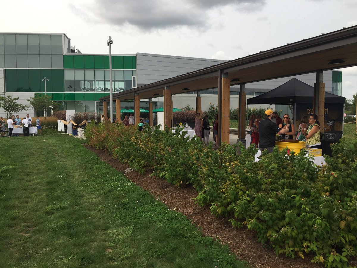 tonyd_dc's tweet photo. Feast of the Fields underway @durhamcollege CFF. I'm blown away by what our students and staff have done. Food, drink and celebration of both. #feastofthefields2018 #feaston https://t.co/5EdJnmELBb