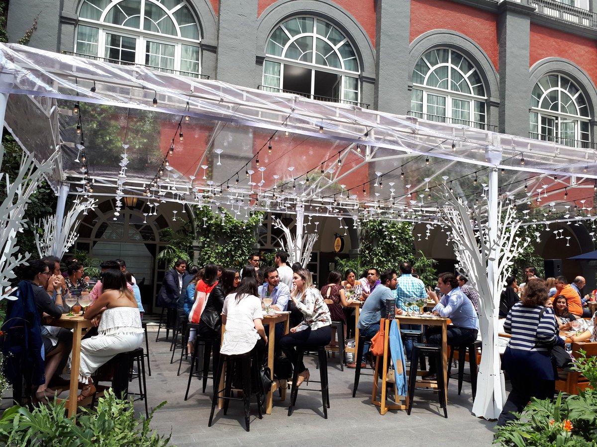 FoodandTravelMX's tweet photo. Estamos en el brunch de @FSMexico @FiftyMils. Nos reciben con un Lime Collins con @tanqueray_mx, jugo de limón, refresco y jarabe de hoja de té de limón. ¡Te contamos qué tal! #WorldClassMx #RecoveryBrunch https://t.co/UACBDyMwxU