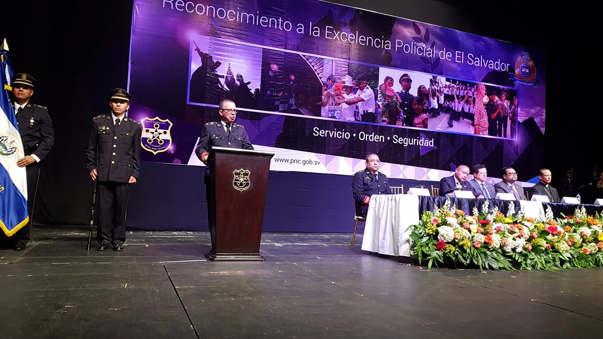 LABproducciones's tweet photo. En el #26AniversarioPNC con la entrega de condecoraciones a la excelencia policial.
Hacemos realidad tus ideas.
#SomosLAB #Backing #Microfonia #AudioPro #Escenografía https://t.co/Y5hbOxBldE