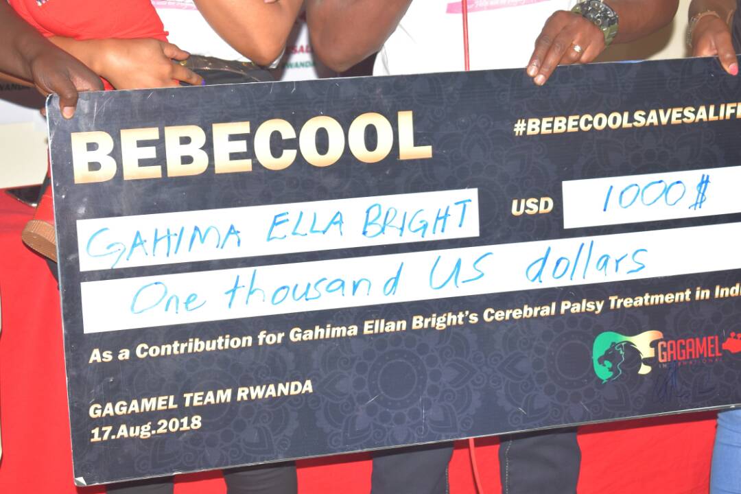 🎶 👑 @BebeCoolUG 
The Golden Heart in Rwanda
Big Size fulfills his $1,000 pledge to have Gahima Ella taken to India for further treatment.
👏 Gagamel Phamily Team in Rwanda led by @Drkintu for the proper coordination to save life. 
#BebecoolGagamelDrive
#BebeCoolInRwanda