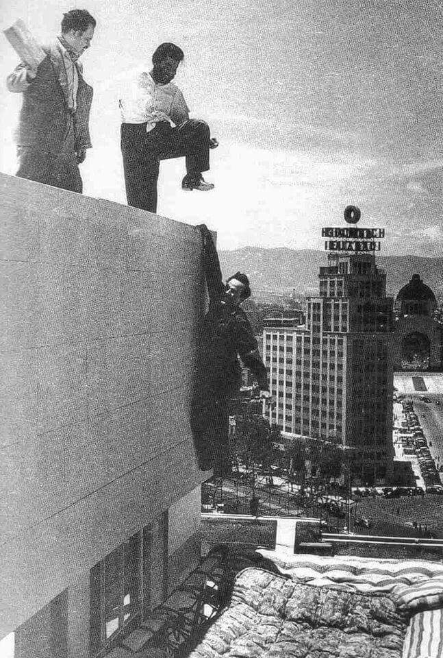 El tuerto y Pepe el toro durante el rodaje de la película Pepe el Toro del director Ismael Rodriguez.