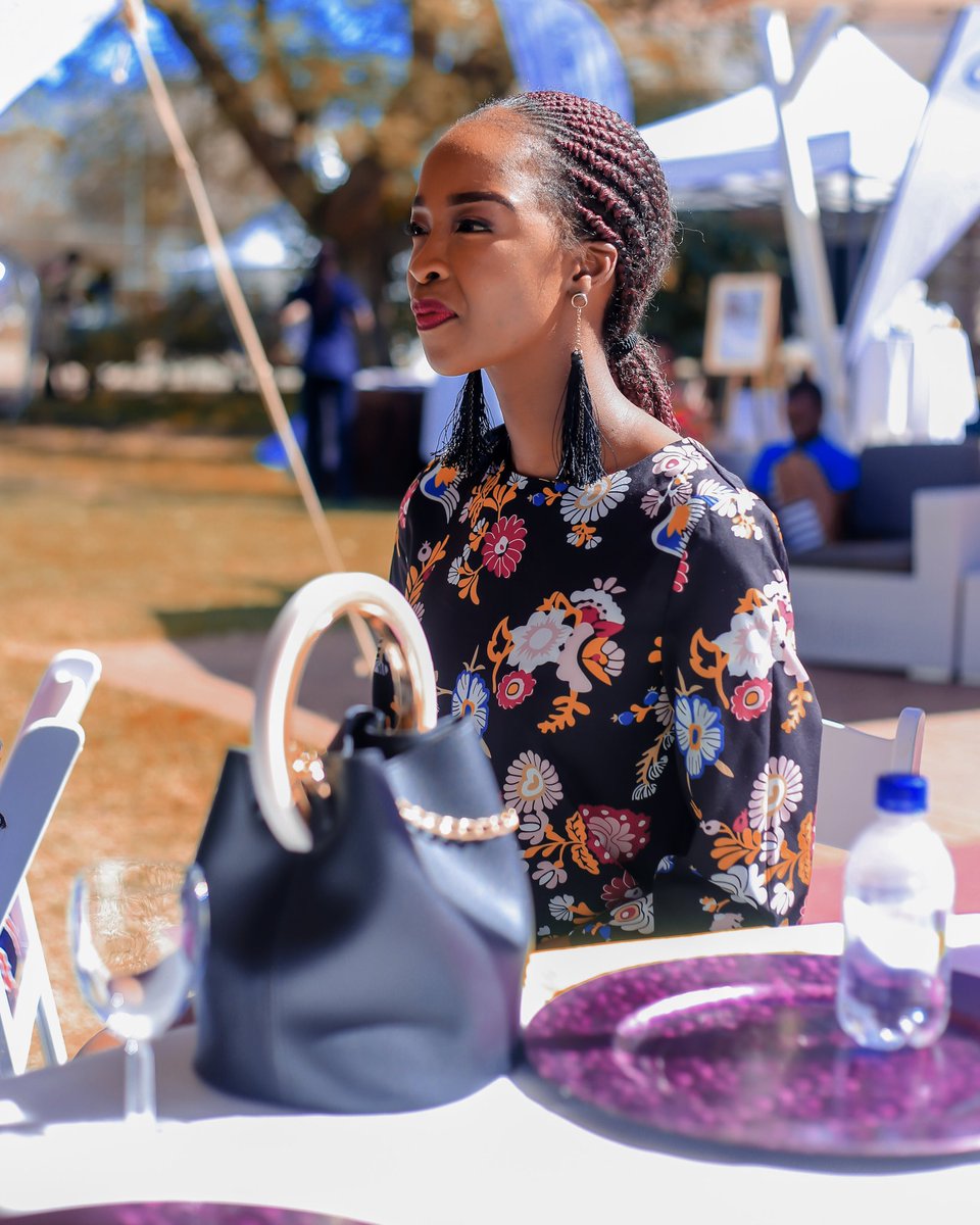 Raticulous's tweet photo. It was such an honor to join other women over brunch earlier today π
.
.
#WomenEtiquetteBrunch
#LocalCornerBW
#TheMakeoverPlace
#BonikimMakeup π
@Gabz_FM Thank you always for the invite https://t.co/JigyLMuFTy