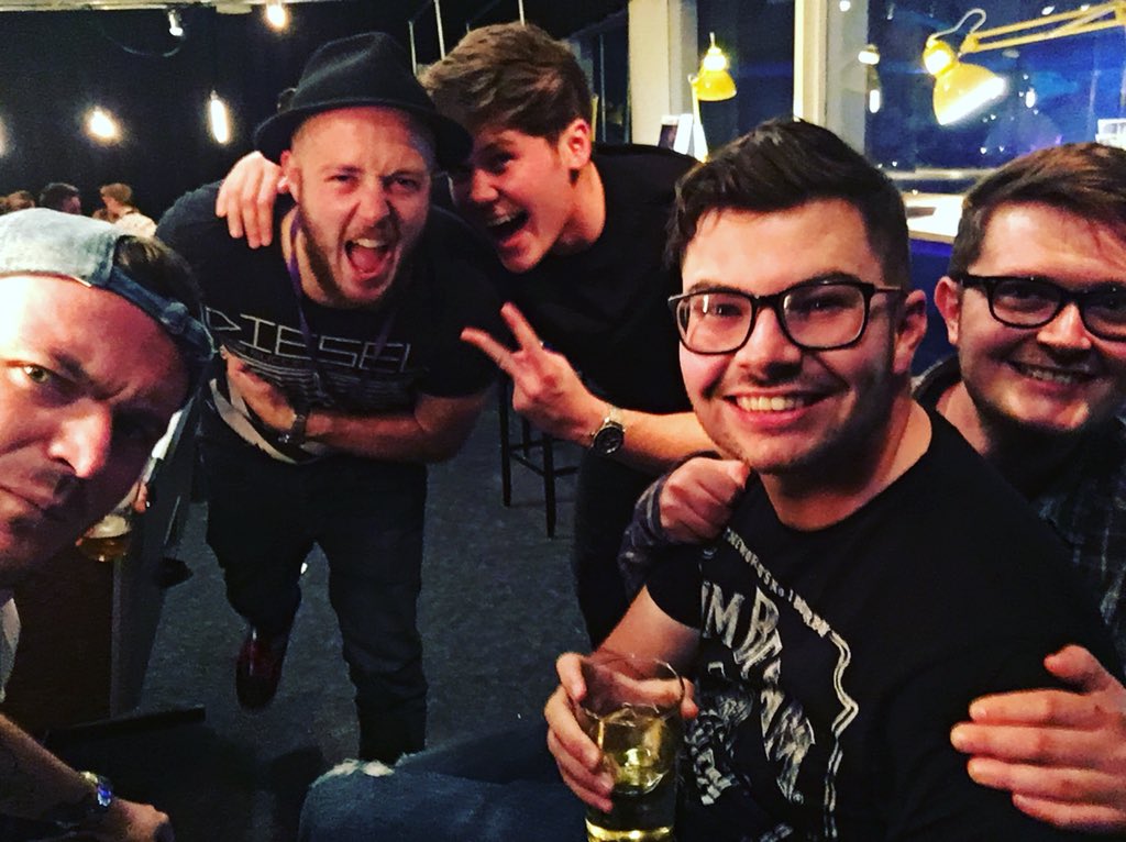 jamieeastlake's tweet photo. Weβve got one of tvs top actors on #VeryBluePeter as the guest tonight. @Jack_bence Here he is trying to mingle with my northern pals a few nights back and failing. #LoadsOfHats https://t.co/Dqn5y4kkGT