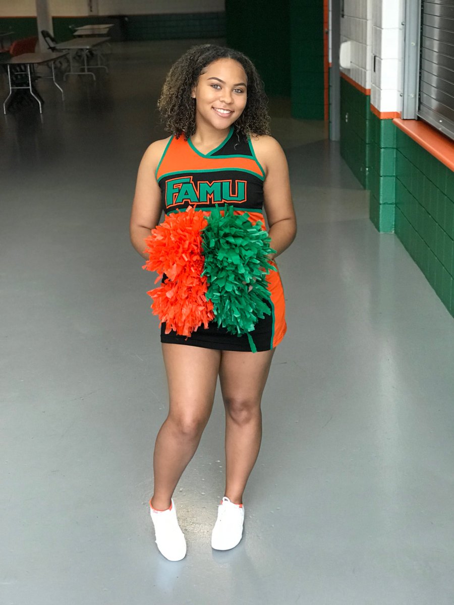 JustJillian_'s tweet image. you know what time it is..🏈💚🧡 #FAMU22 #FAMUCheer