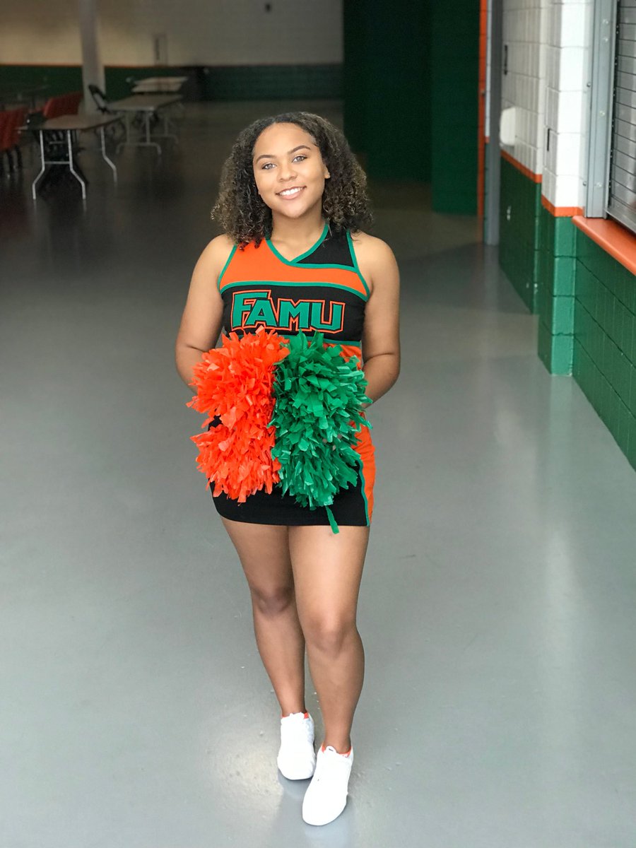 JustJillian_'s tweet image. you know what time it is..🏈💚🧡 #FAMU22 #FAMUCheer