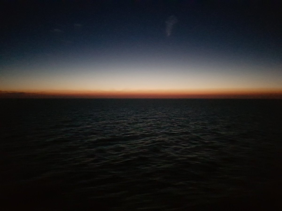 BarryonCaroline's tweet photo. Bay Of Biscay sunset and then moon. This time from the #CapFinistere https://t.co/NU6xXlEce0