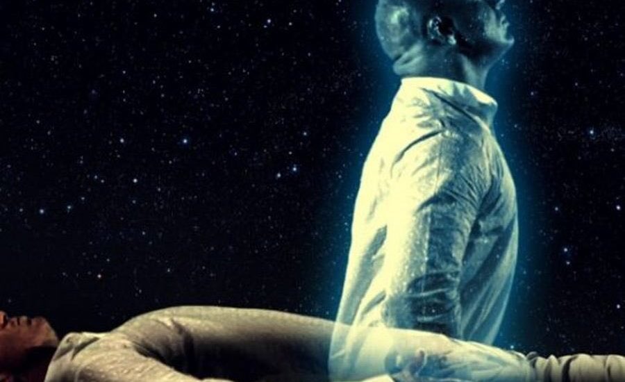 Söylemek istediğim tek bir söz yok... Harfler dahi ağır geliyor... İçim öyle sessiz... Anlamsız bir boşluktayım...