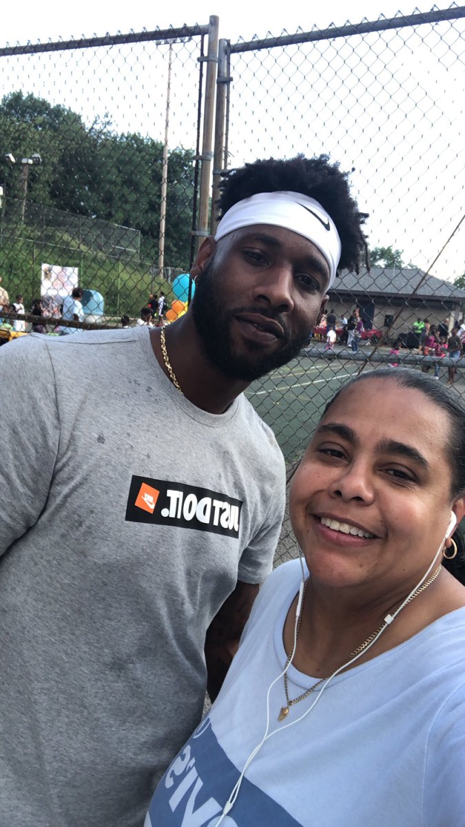 ladynhoops's tweet photo. My man Dre Kane giving back to the community. Book bag giveaway. Thanks to giving back to the community. https://t.co/u4Su9eNIDt