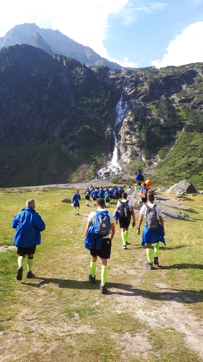 AIAPescara's tweet photo. "Rest day" sul Sulzenau! In un brivido che miscela Sudore, Fatica, Impegno, Emozioni e Soddisfazioni il Gruppo raggiunge quota 2191 metri! Anche quest'anno il "Rest day" vince, come Progetto e come Concetto! #Team #Steinach2018 #Group #Referee #ShootOnTarget https://t.co/OOaiHID09c