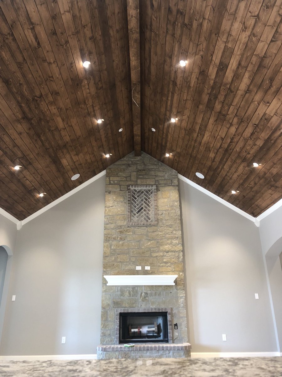 BuiltByBAM's tweet image. Love this view and love the #lowvoltagelighting Can’t wait to get floors in and really see this house shine! #builtbybam #newhomes #stainedwood #wacotx