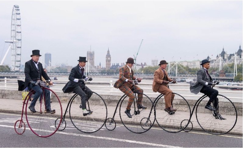 WorldWaitWhat's tweet image. This is how Britain rolls. 🤘🇬🇧 #LameBikerGangs