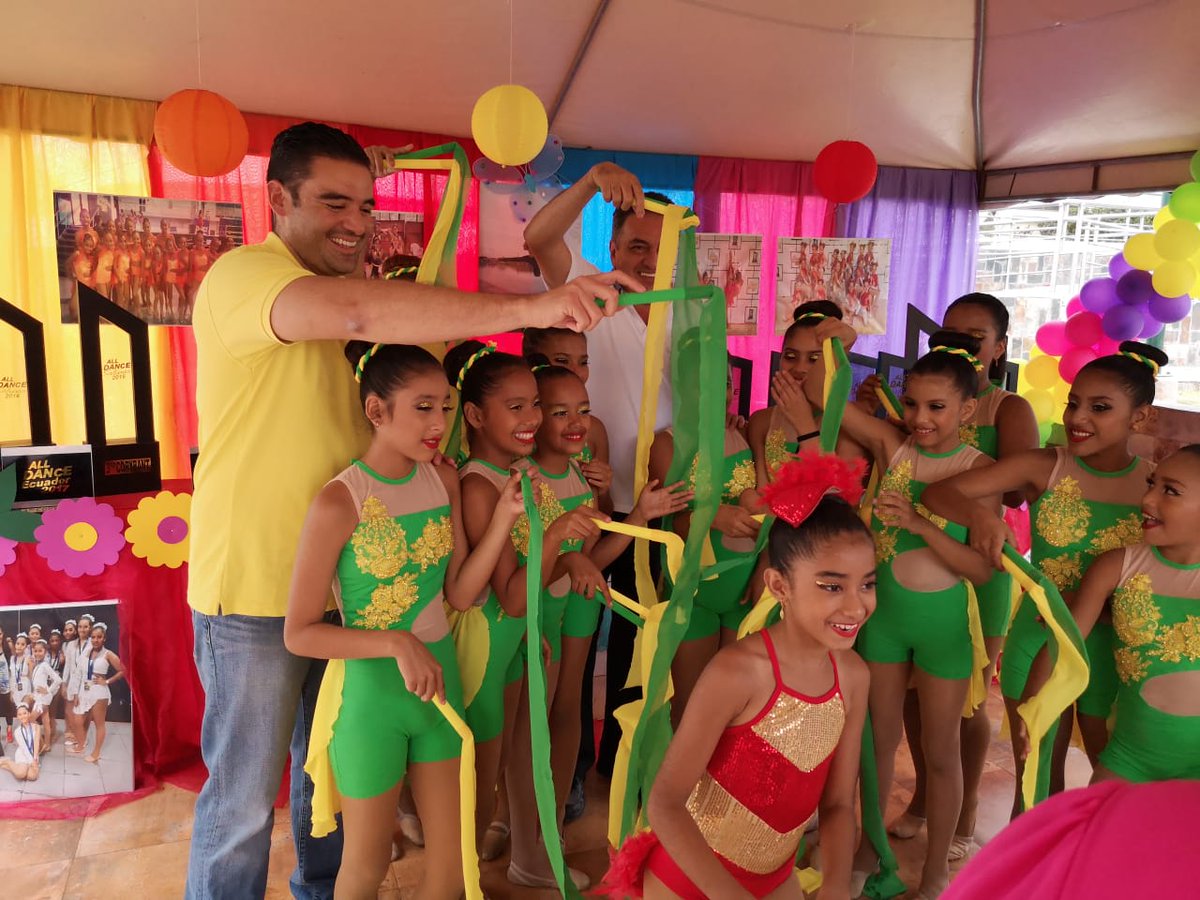 CocoYunez_6's tweet photo. Felicidades a todos los niños y jóvenes de las Escuelas Municipales. Hoy estuve en la Jornada de la Juventud y pude ver todo lo que han aprendido y cómo dejan en alto el nombre de Samborondón con su talento. https://t.co/5Beyc4CPLX