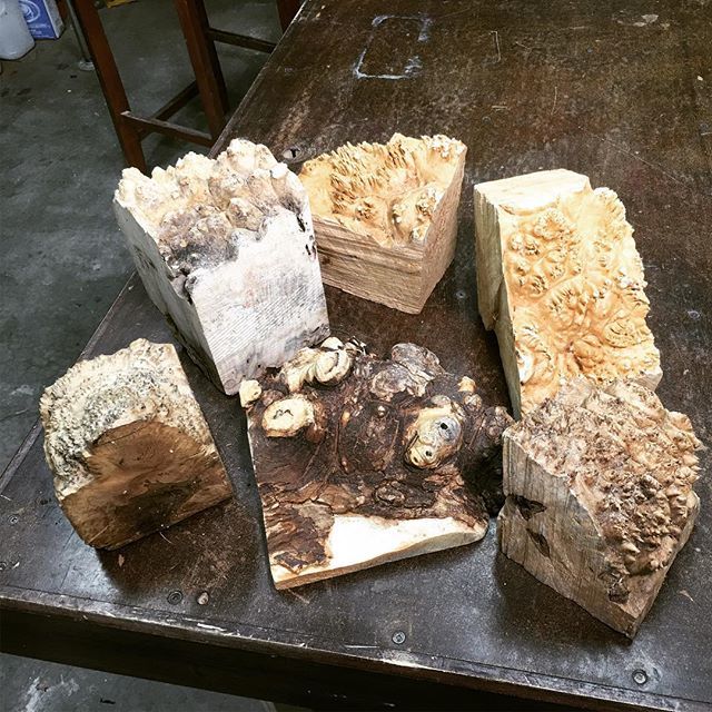 Resin_Werks's tweet photo. Just got some burl chunks in from @aussieburls.usa Going to have something fun to work on when I get back from the SWAT Symposium 😏
#sphereblanks #turningblanks #burlwood #resincasting #castinglab #fancywood #resinaddict #funembeds #resin #alumilite #epoxyresin #resinart https://t.co/0R9bhXG7hg