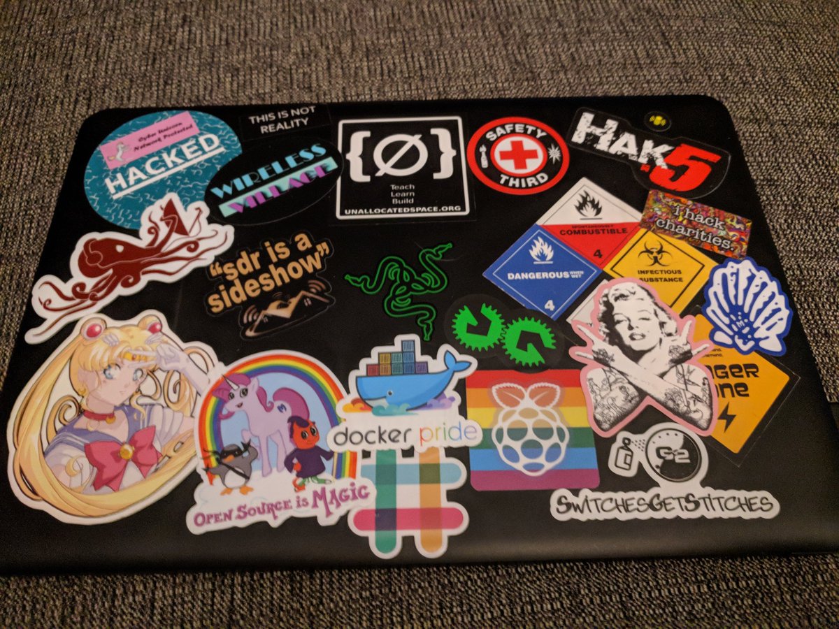 UsakoTweets's tweet image. Running out of room for new stickers... #hackerproblems 😅