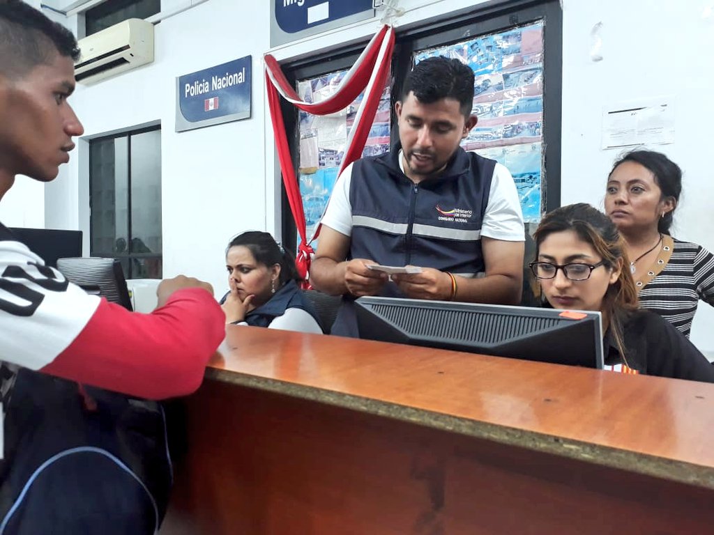 TPPalmales's tweet photo. #ElGobiernoDeTodos  a traves de quienes hacesmos MDI Arenillas, la semana pasada presentes con ayudas a migrantes venezolanos en el cebaf del Cantón Huaquillas, mitigando algunas necesidades. @GoberElOro @RosaLuzLM @diegovinicioher @Lenin @KerlyVargJim @patycumbicos https://t.co/lLUexebJIa