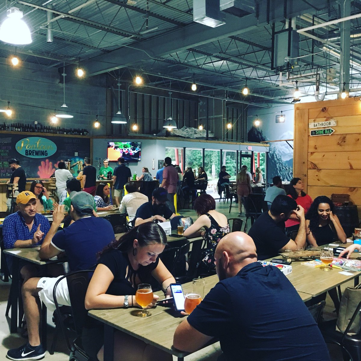 Full house at @PontoonBrewing in <a href="/SandySpringsGA/">City of Sandy Springs, GA</a> for their launch party for Floatation Device Snozzberry Berliner and Pecan Pie Paradise Porter. #craftbeer #gabeer