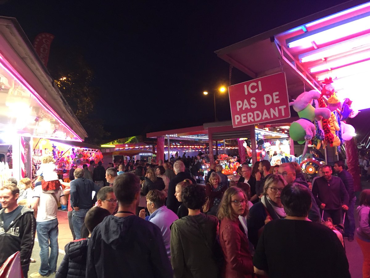 thomasferec's tweet image. Encore un très beau moment ce soir avec la traditionnelle fête de  #briec  #feudartifice #feteforaine #animations #festnoz .  #bellesoiree en #bretagne 😎 La semaine prochaine ce sera le #finistairshow et les meilleurs riders mondiaux qui seront sur #briec #finistère