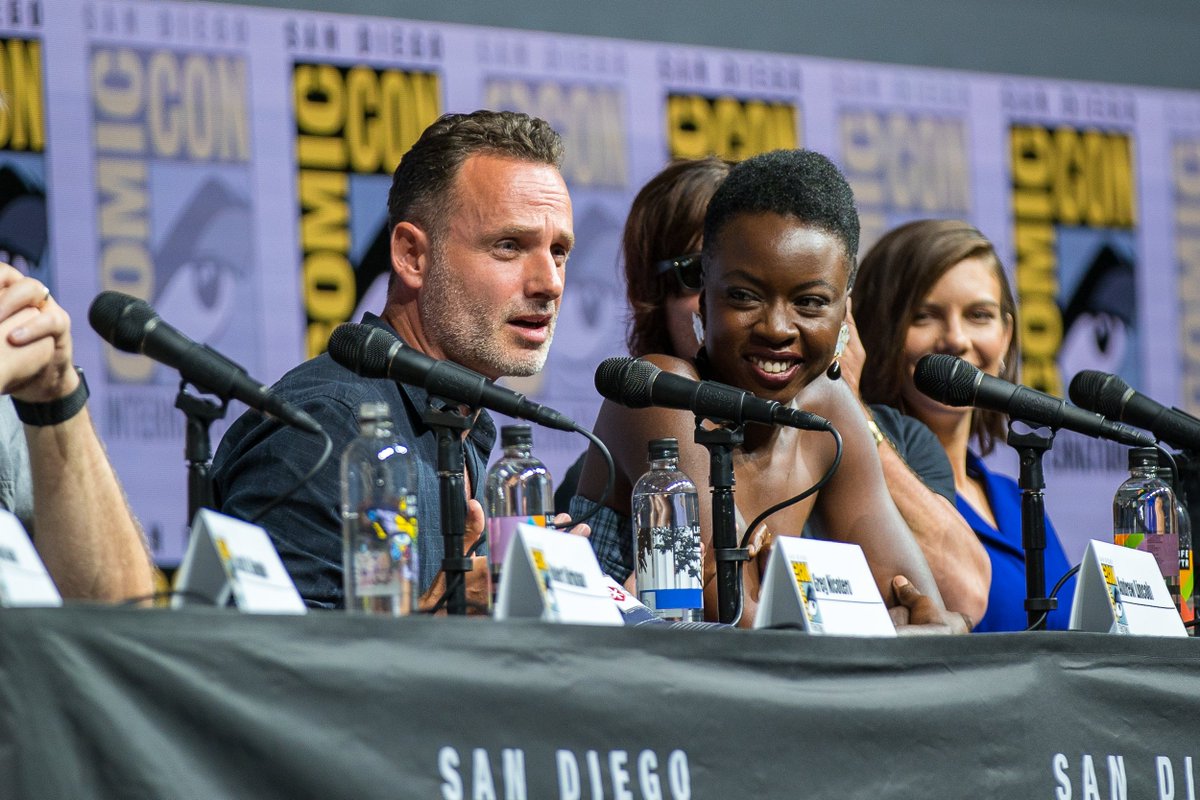TheGeekLens's tweet photo. My Pictures from the @TheWalkingDead panel at #SDCC w/ @YNB @angelakang @ScottMGimple @RobertKirkman #GregNicotero #AndrewLincoln @DanaiGurira @wwwbigbaldhead @LaurenCohan @JDMorgan @GunnerGale and ##DaveAlpert are now up.
https://t.co/4E1t7726Pg
#TWD #TheWalkingDead https://t.co/XZjzFSwwW7
