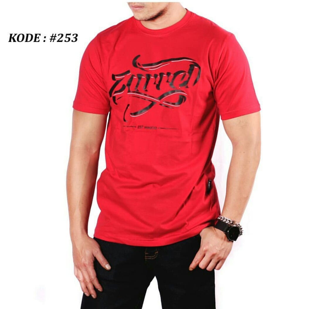 ORIGINAL PRODUK 100%
Merk: On Pict
Bahan: Cotton Combed 30S Reaktif (Tidak Menyusut) 
RIB : Drop Needle (Standar Distro) 
jenis Sablon : Plastisol 
Jahitan Rantai Pada Bahu (Standar kaos Distro)
Size: M/L/XL