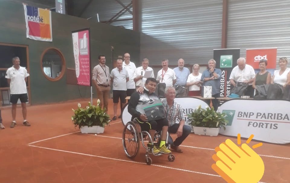 HAMMERRENGIFO's tweet photo. El exfutbolista #DiegoCortés, campeón con @DeporPasto en 2006, se coronó subcampeón del #AthOpen de Tenis en Silla de Ruedas en Bélgica.
"Dedico este triunfo a Dios, a mi abuela, a mi familia, al gobernador @CamiloRomero y todos los compañeros de la @secredeporte de Nariño". https://t.co/kafKLjrnv6