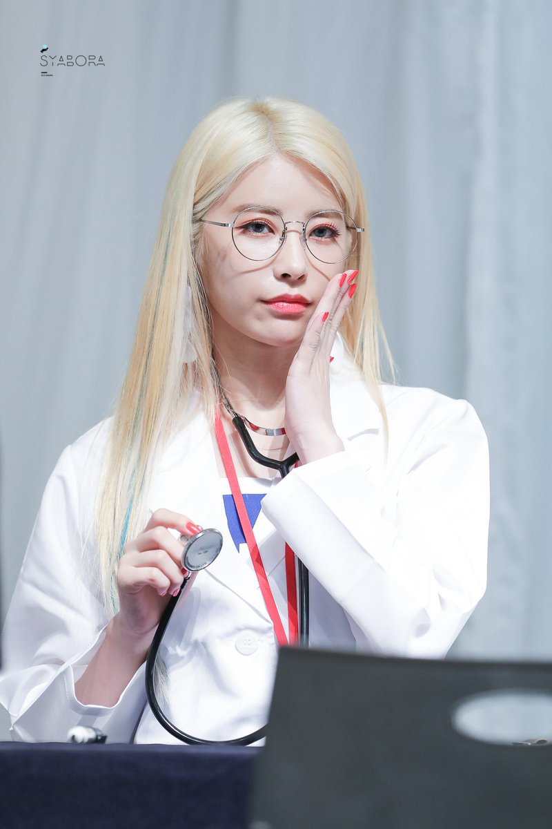 AIDmaxSB's tweet photo. 180818 #다이아 #DIA 목동 방송회관 팬사인회 #기희현 #캐시 04PICS @dia_official -간만에 본 기마왕님은 여전히 잘생기셨..ㄷㄷㄷ- https://t.co/K0zTiopUTG