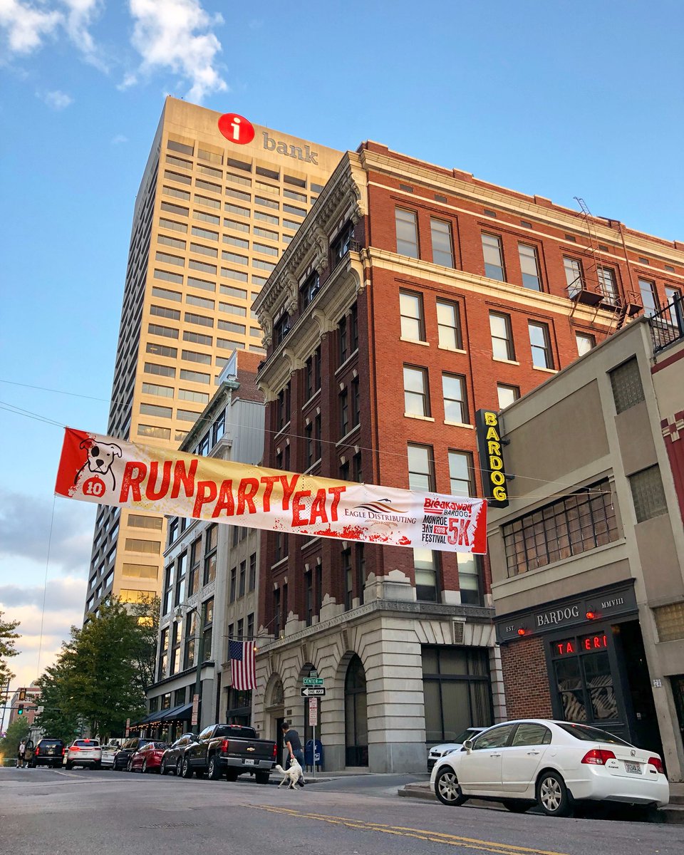 BardogTavern's tweet photo. We ready. #runpartyeat 👟🎉 https://t.co/MU5d8iBDYV