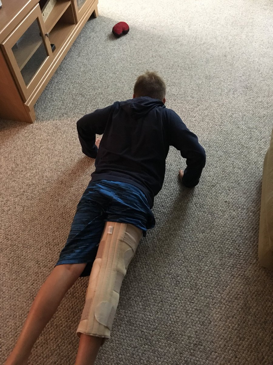 JoeSurfer2's tweet photo. @Kid_Fitness_DJD getting his #200Pushups in for the day #stayfit https://t.co/mE7HcJt1Ss