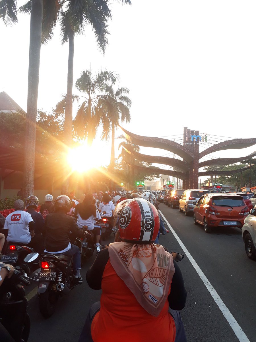 TMII_Cyberpark's tweet photo. Pintu masuk tmii pagi ini padat
#tmiikeren
#tmiieksis
#tmii
#varbuena
#digipark https://t.co/j3Hlxij3T9