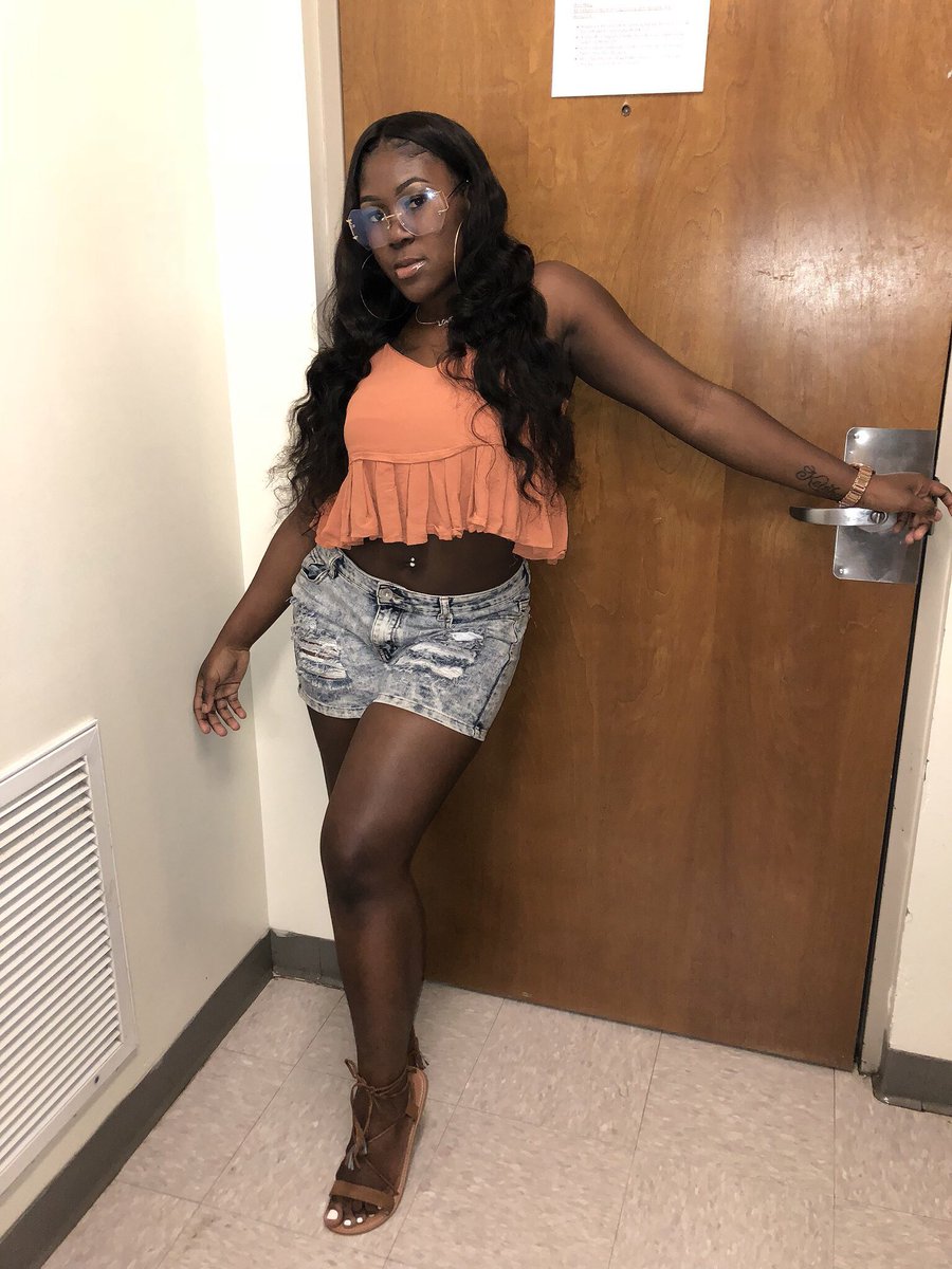 BebyyJayy's tweet photo. chocolate , call me reeses🤪🍫 #singleeee #AAMU21 https://t.co/Y13W5jOUuB