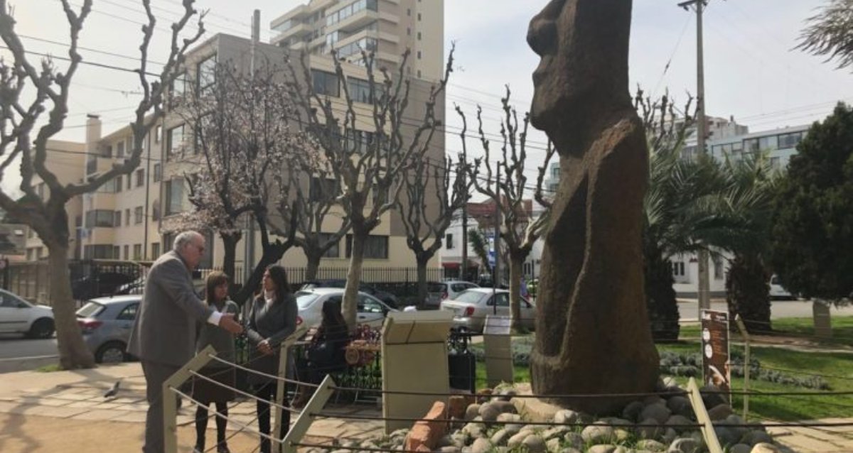 eltelegrafo's tweet photo. Moái de Viña del Mar será sometido a un estudio para evaluar traslado a Rapa Nui https://t.co/WZItJCOLL0 https://t.co/Zl3HqXNZQk