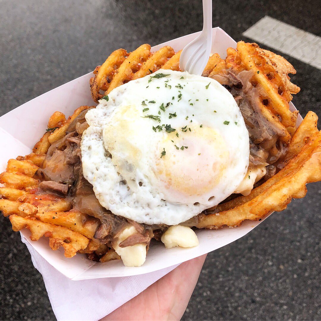 ohiofatty's tweet photo. fried potatoes. fried egg. fried dessert. #fattypost #ohiofatty #ohio #columbus #downtown #sciotomile #columbusfoodtruckfestival #hungrybros #foodtruck #poutine #friedegg #pork #friedcheesecake #icecream #festivalseason #yum #🤤#🍳#🍟#🍰#🚐 https://t.co/6GVHIfwTfP