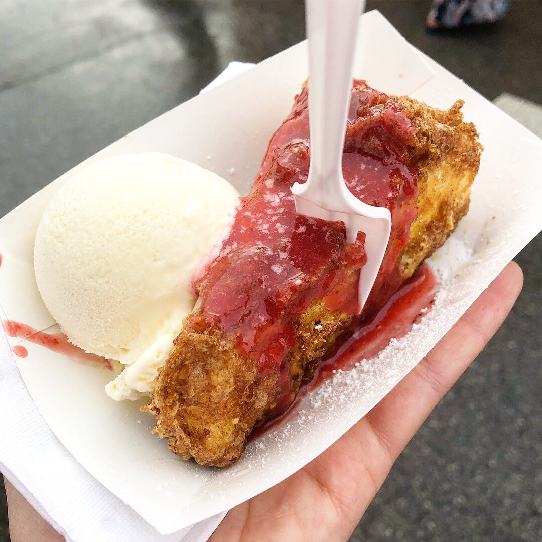 ohiofatty's tweet photo. fried potatoes. fried egg. fried dessert. #fattypost #ohiofatty #ohio #columbus #downtown #sciotomile #columbusfoodtruckfestival #hungrybros #foodtruck #poutine #friedegg #pork #friedcheesecake #icecream #festivalseason #yum #🤤#🍳#🍟#🍰#🚐 https://t.co/6GVHIfwTfP