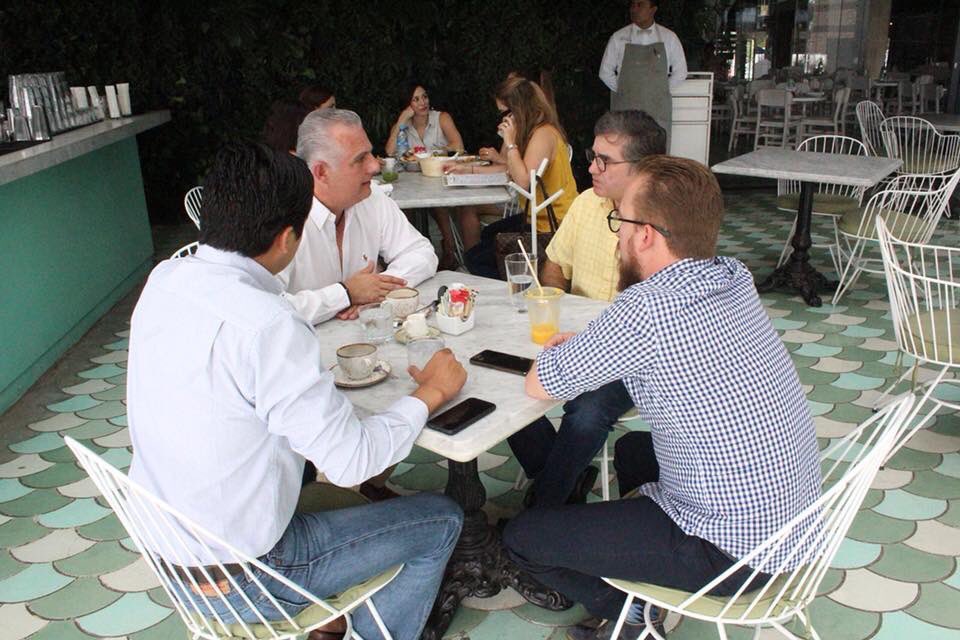 SETRA_COAH's tweet photo. Reunión con amigos Empresarios Consejeros de #Canirac El Presidente Fabio Gentilloni, Eder López y Braulio Cárdenas; buscando mejorar las habilidades de los trabajadores del sector para dar calidad de los servicios.
#ImpulsandoCoahuila
#FuerteCoahuilaEs
#RomanCepeda https://t.co/LU0TUzdaL7