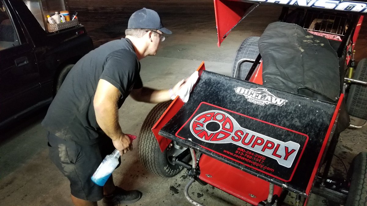 ASCSRacing's tweet photo. #PitSide @nelson_conner32 making sure the @TwoCRacing machine is clean. https://t.co/GodiAEWTX5