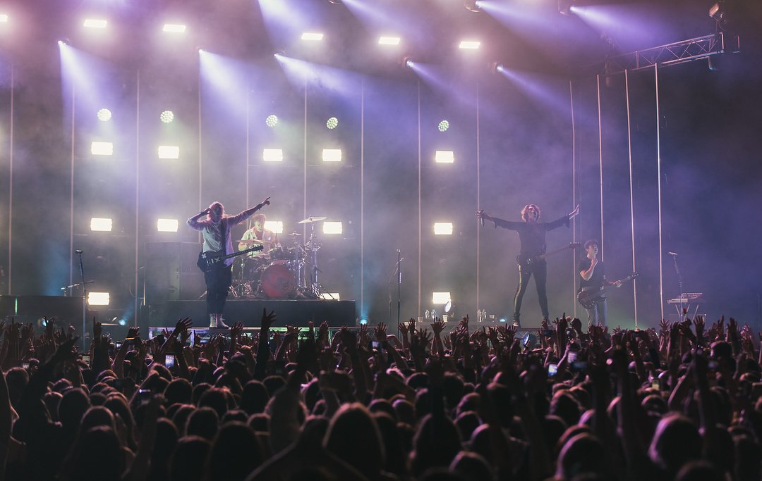 5sosupdatewyb's tweet photo. 5sos at #MYTPerth via @aesthtash & hbf_stadium
#meetyouthereperth https://t.co/qXRb1le2FW