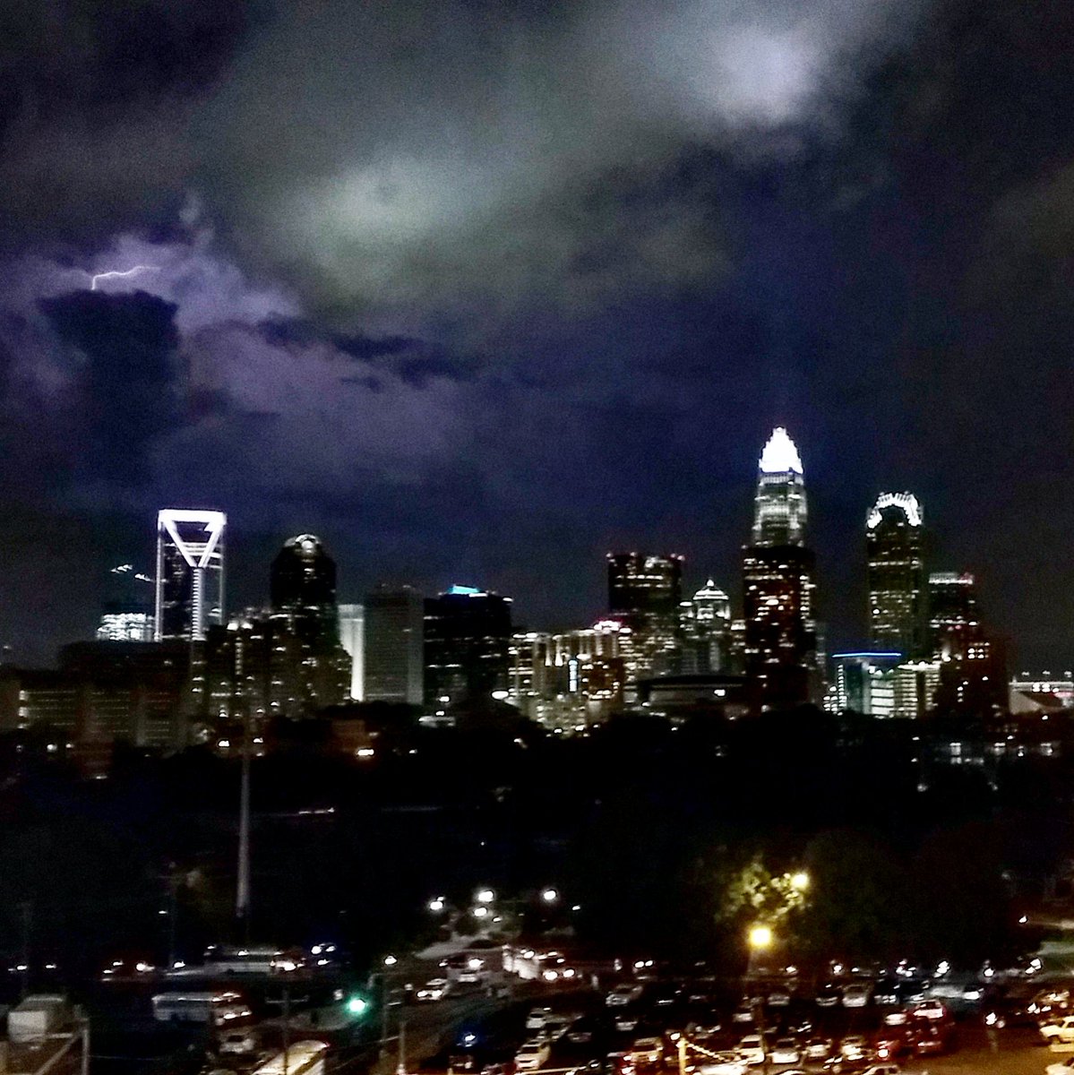 QCMenu's tweet photo. And even in the midst of a storm, the queen wears her crown so well. π
#clt #queencity #Charlotte #uptown #lightning #cltphotography #qcmenu #charlottenc #skyline #storm #nc #thunderstorm https://t.co/0IbxA75n4D