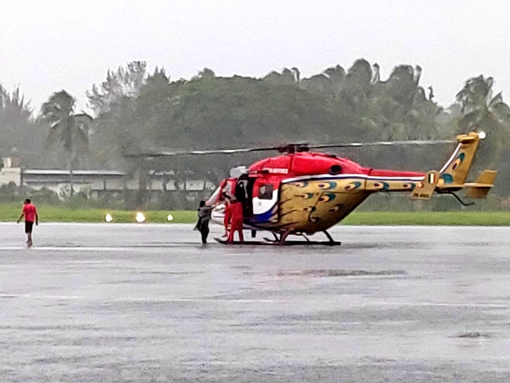 Sarang Helicopter Display Team never stops. Whether to thrill with formation aerobatics or relief, from Uttarakhand to Kerala, the Peacock flies everywhere for rescue and relief. #OpRahat #KeralaFloods