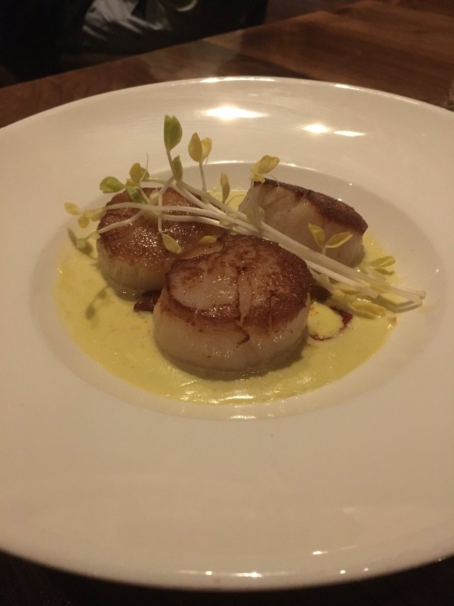 bombsbits's tweet photo. Dinner @PublicHouseLV @VenetianVegas
#FilletMinion
#BoneInRibeye
#Scallops
They brought out the entree’s before the appetisers but it was all delicious and they made things very right. #whoops #Vegas https://t.co/pNkV2vXplS