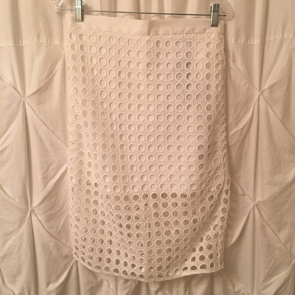 CynthiaSD28's tweet photo. So good I had to share! Check out all the items I'm loving on @Poshmarkapp #poshmark #fashion #style #shopmycloset #bananarepublic #hudsonjeans #michaelkors: https://t.co/klQZOU66sd https://t.co/lbOyCCkjj3