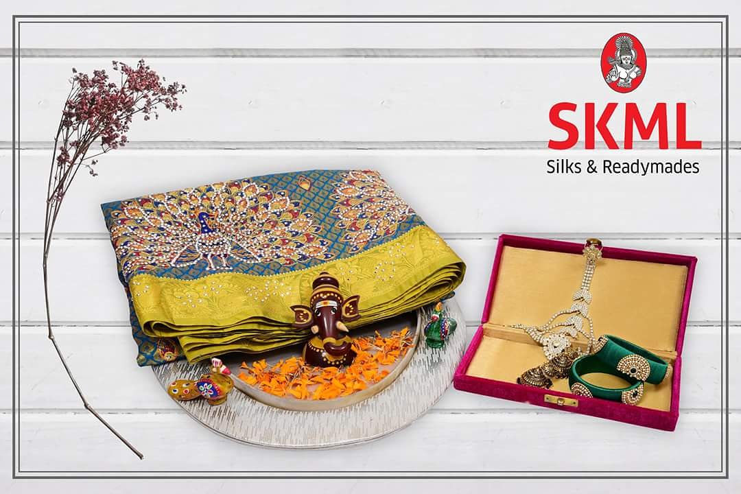loveskml_'s tweet photo. Add a adolescent burst of color for any wardrobe with this marvelous wedding saree. This stylish saree is prettified with exclusive diamond work embroidered peacock work which gives awesome classy look.
#SKML #Visakhapatnam https://t.co/nw08GW13Q3