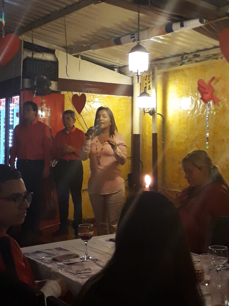carolinamuozcr1's tweet photo. #RomanticismoConMira
Cena en compañía de personas maravillosas.
Trabajamos con disciplina, amor, dedicación y respeto Por que @MovimientoMIRA enarbola las banderas de la honestidad y transparencia.
De celebración ya son #18AñosMira 😀👏👏 @irmalherrera https://t.co/DGVGYOft4S