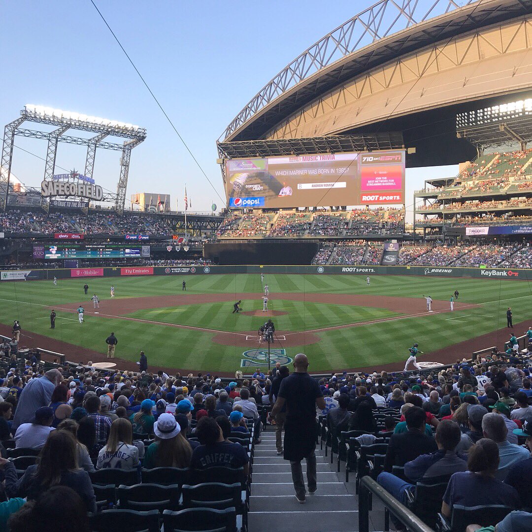 IncExecutives's tweet photo. Team Elite catching a baseball game in Seattle, WA!!! #baseball #elite #eliteexecutives #GoDodgers #safecofield https://t.co/vvpO3F2Z9G