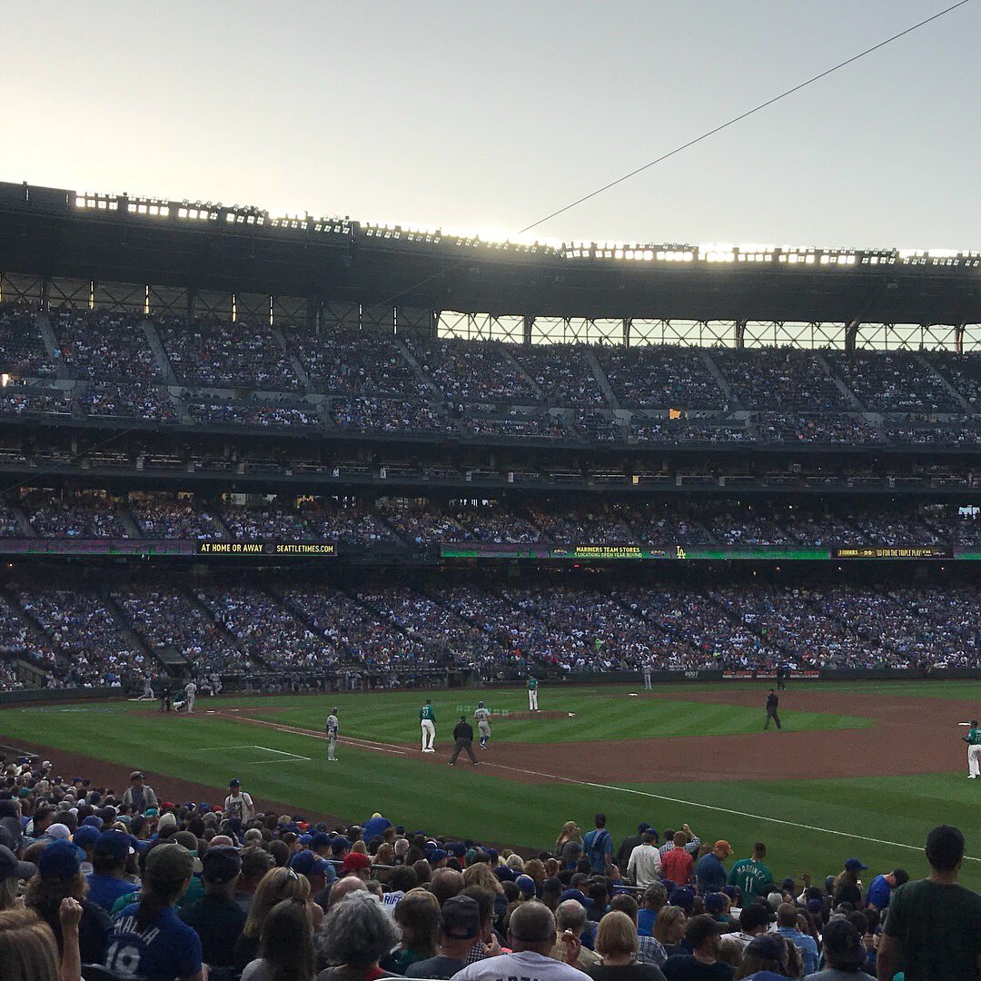 IncExecutives's tweet photo. Team Elite catching a baseball game in Seattle, WA!!! #baseball #elite #eliteexecutives #GoDodgers #safecofield https://t.co/vvpO3F2Z9G