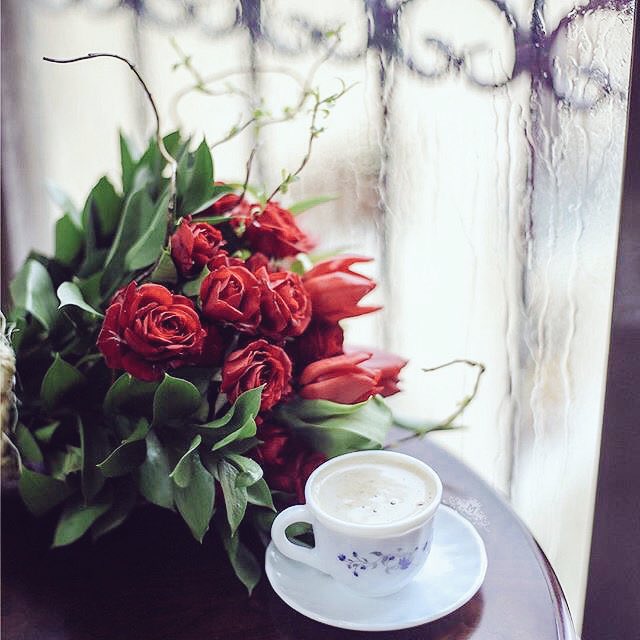 ymk_droobi0's tweet photo. #صديقة_الصبح_أنا
أستيقظ عند الفجر ..
لأرافق الفراشات ..
والعصافير إلى الحقول ..
لأجمع التين وعناقيد الضوء..
 من جِيد الصباح..
 ولأشدو لكم أنشودة الإشراق كل صباح..
#صباح_السعاده https://t.co/4gLRxhqN4G