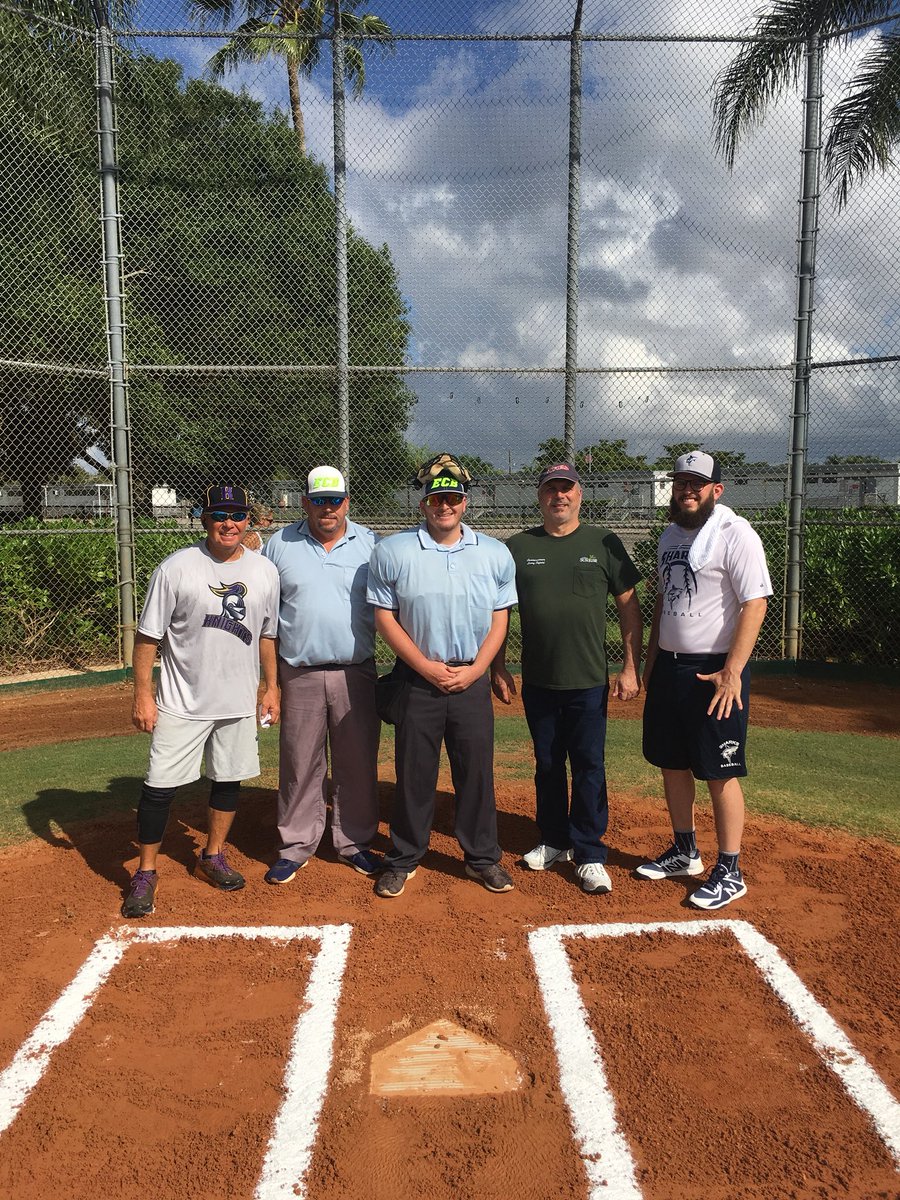 sunrisesharks9u's tweet photo. Special thanks to @cityofsunrise Commissioner Sofield for coming out today and throwing out the first pitch at our 10 and 12u home openers! https://t.co/NYlNHrpAhN