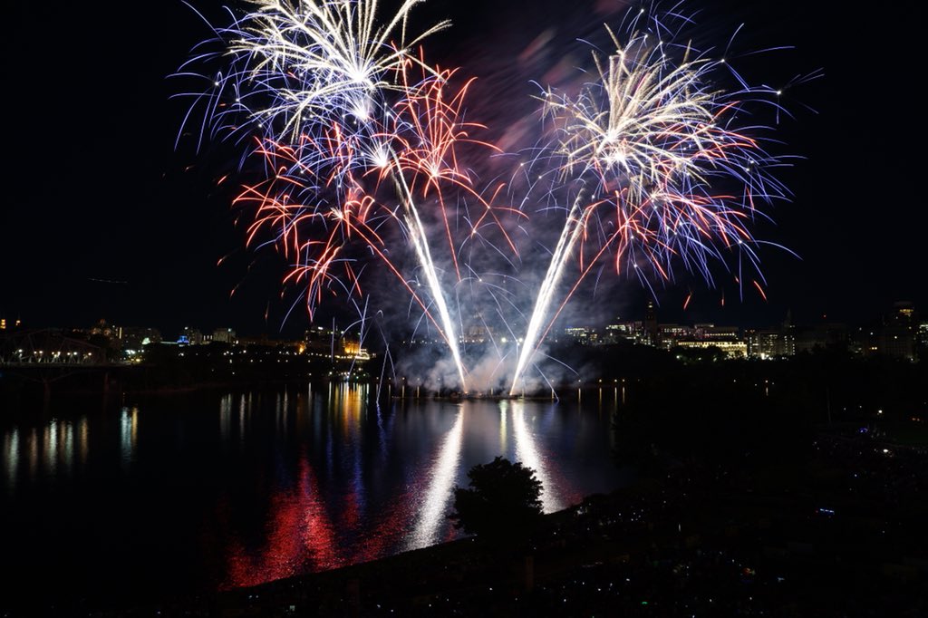 hannahkgm's tweet photo. Congratulations Germany on winning Best Show Award! #CLLSoundofLight2018 #myottawa #outaouaisfun #exploreCanada https://t.co/eXHIfsHSK2