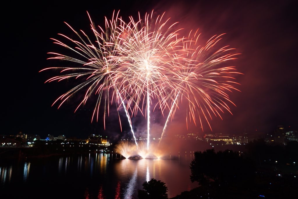 hannahkgm's tweet photo. Congratulations Germany on winning Best Show Award! #CLLSoundofLight2018 #myottawa #outaouaisfun #exploreCanada https://t.co/eXHIfsHSK2