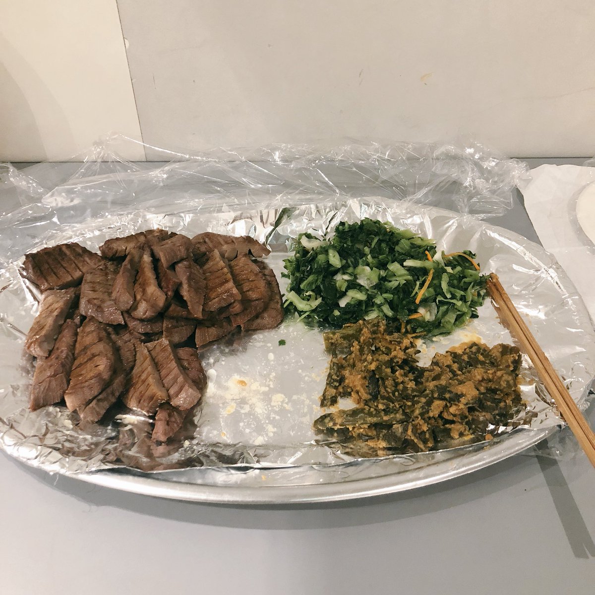 名取公演も残すところあと1回！
見逃している方、本当に今日がチャンスですよー！！
場当たりで劇場の入り口入った瞬間、目の前にあった牛タン★
めちゃくちゃ美味しかったです…。

宮城といえば牛タン！
間違いねぇ！
(唐辛子味噌も絶品でした！)