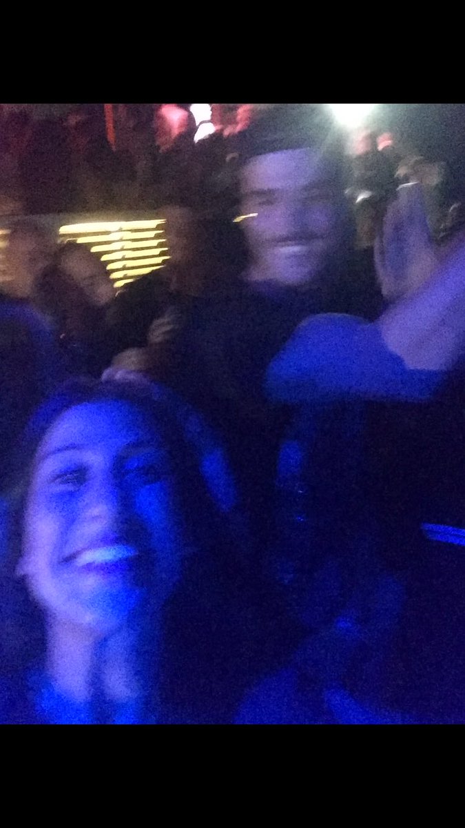 _browniescrive's tweet photo. Vi posto il selfie di sfuggita mio e di Giordanino, prima che escano le foto ufficiali 😍 ... quanto è bello! “GIORDANOOOO FACCIAMO UN FLASH (?!?!)” invece di selfie! 😂 #gilufar #uominiedonne #pappafico https://t.co/upnZUNwv8y