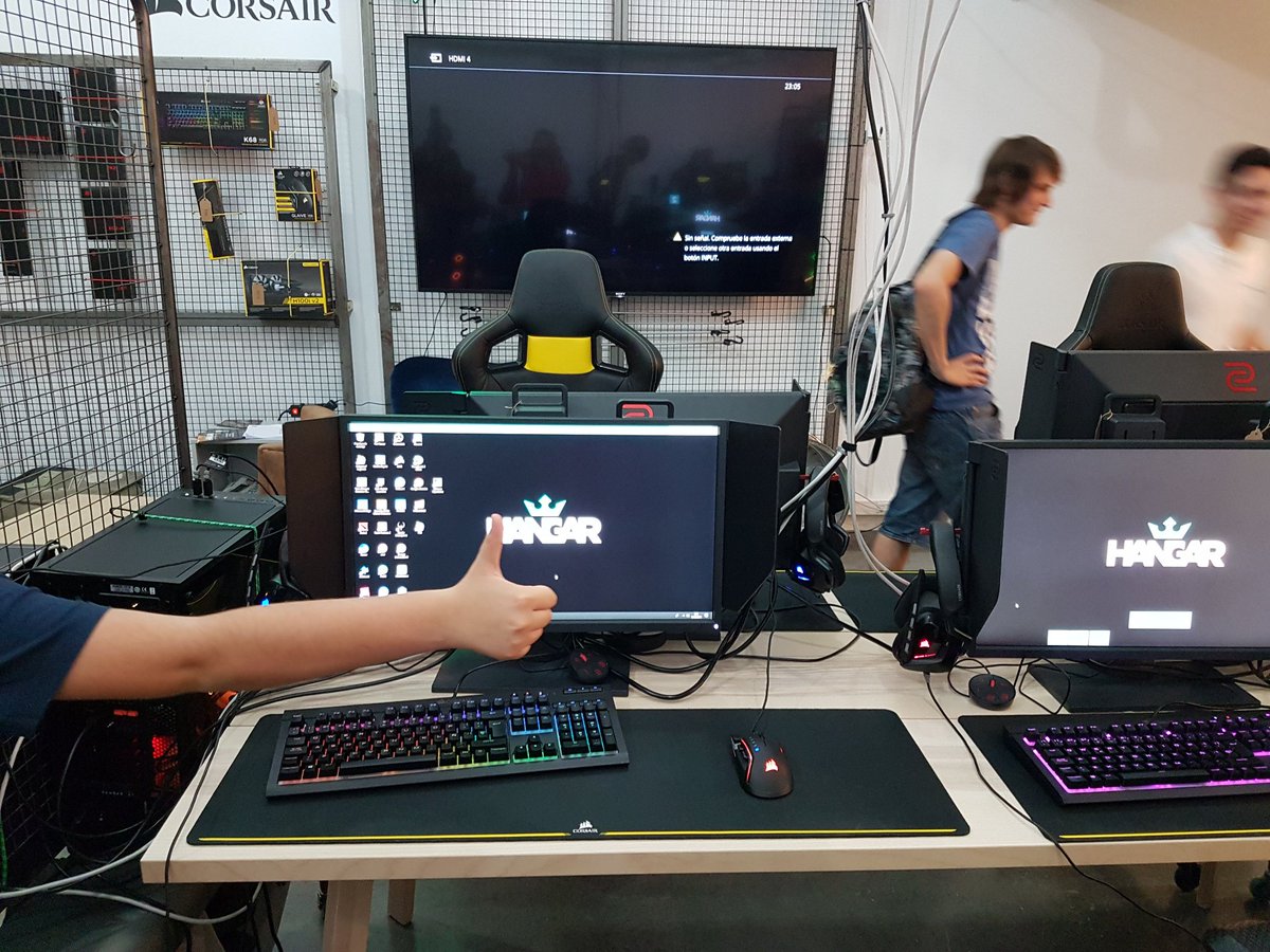 gestorboadilla's tweet image. Una pasada los monitores de hangar.@ZOWIEbyBenQES @HangarGaming #ZowieGameNights